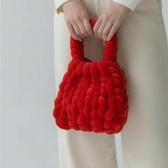 Red Knitted super plush Handbag - Picture 1 of 4